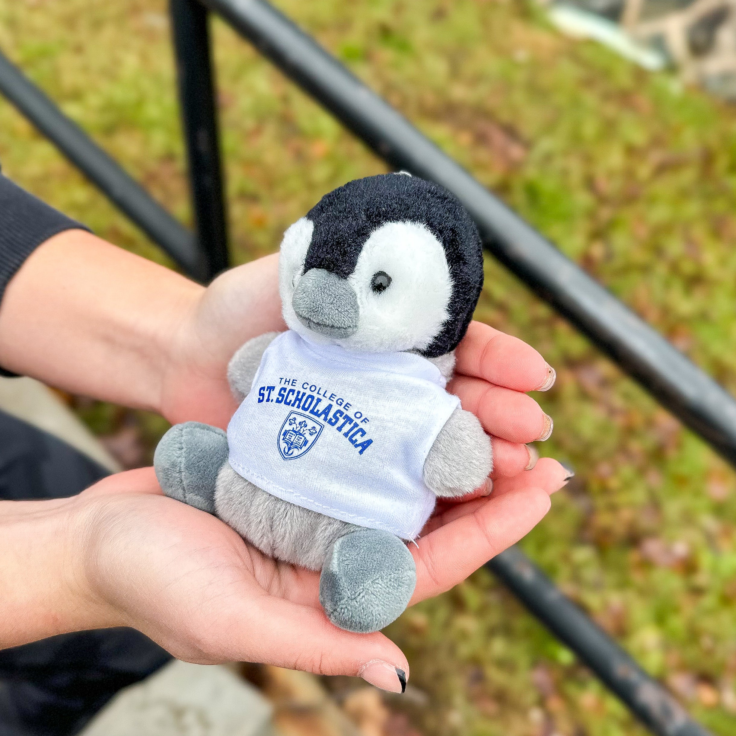 Aurora Palm Pal - Penguin